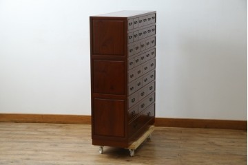 和製ビンテージ　高級品!!　総花梨(カリン)材　内部桐材　収納力抜群な引き出し38杯の小物箪笥　(R-081270)