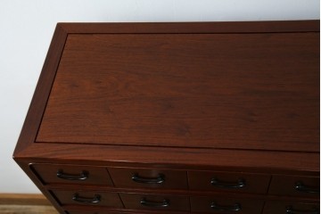和製ビンテージ　高級品!!　総花梨(カリン)材　内部桐材　収納力抜群な引き出し38杯の小物箪笥　(R-081270)