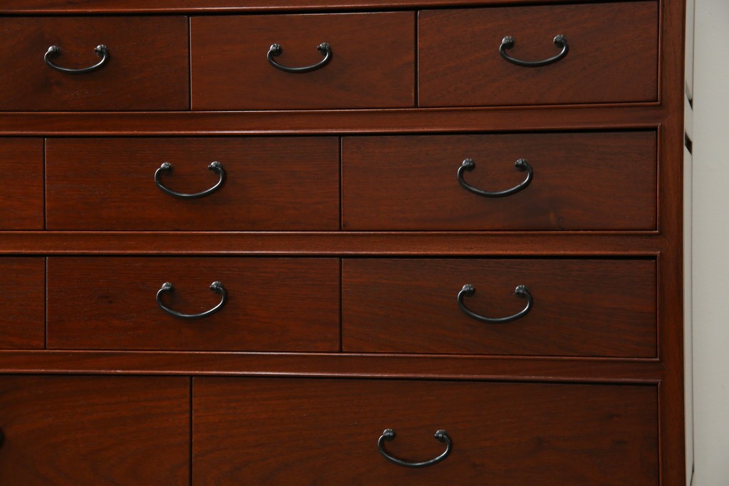 和製ビンテージ　高級品!!　総花梨(カリン)材　内部桐材　収納力抜群な引き出し38杯の小物箪笥　(R-081270)