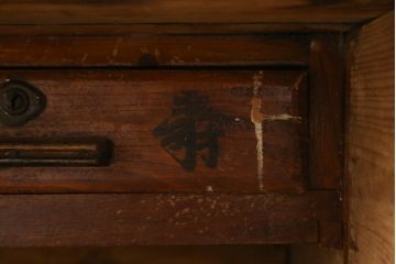 韓国アンティーク　希少な特大サイズ!!　松材　杉材　欅(ケヤキ)材　様々な形の金具が使われたユーモアたっぷりなバンダチ(バンダジ、半閉櫃、李朝家具、李朝タンス、収納箪笥)(R-081271)