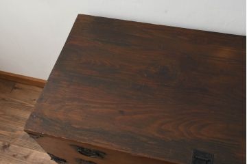韓国アンティーク　希少な特大サイズ!!　松材　杉材　欅(ケヤキ)材　様々な形の金具が使われたユーモアたっぷりなバンダチ(バンダジ、半閉櫃、李朝家具、李朝タンス、収納箪笥)(R-081271)