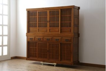 中古　美品　最高級　総欅(ケヤキ)材　無垢　四枚引き戸　上質な和の空間を演出する二段重ねの水屋箪笥(食器棚、収納棚、戸棚、カップボード、バラ売り可能)(R-081273)