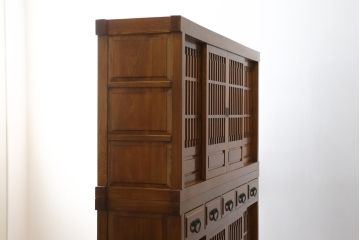 中古　美品　最高級　総欅(ケヤキ)材　無垢　四枚引き戸　上質な和の空間を演出する二段重ねの水屋箪笥(食器棚、収納棚、戸棚、カップボード、バラ売り可能)(R-081273)