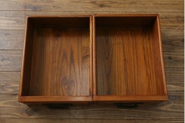 中古　美品　最高級　総欅(ケヤキ)材　無垢　四枚引き戸　上質な和の空間を演出する二段重ねの水屋箪笥(食器棚、収納棚、戸棚、カップボード、バラ売り可能)(R-081273)