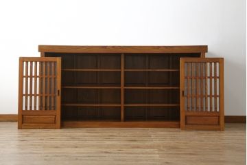 中古　美品　最高級　総欅(ケヤキ)材　無垢　四枚引き戸　上質な和の空間を演出する水屋箪笥サイドボード(食器棚、収納棚、戸棚、カップボード、サイドキャビネット)(R-081274)