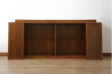 中古　美品　最高級　総欅(ケヤキ)材　無垢　四枚引き戸　上質な和の空間を演出する水屋箪笥サイドボード(食器棚、収納棚、戸棚、カップボード、サイドキャビネット)(R-081274)