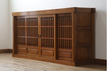 中古　美品　最高級　総欅(ケヤキ)材　無垢　四枚引き戸　上質な和の空間を演出する水屋箪笥サイドボード(食器棚、収納棚、戸棚、カップボード、サイドキャビネット)(R-081274)