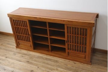 中古　美品　最高級　総欅(ケヤキ)材　無垢　四枚引き戸　上質な和の空間を演出する水屋箪笥サイドボード(食器棚、収納棚、戸棚、カップボード、サイドキャビネット)(R-081274)