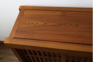 中古　美品　最高級　総欅(ケヤキ)材　無垢　四枚引き戸　上質な和の空間を演出する水屋箪笥サイドボード(食器棚、収納棚、戸棚、カップボード、サイドキャビネット)(R-081274)