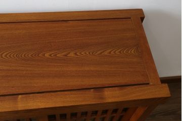 中古　美品　最高級　総欅(ケヤキ)材　無垢　四枚引き戸　上質な和の空間を演出する水屋箪笥サイドボード(食器棚、収納棚、戸棚、カップボード、サイドキャビネット)(R-081274)