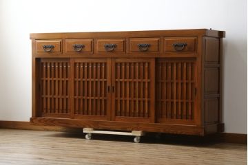 中古　美品　最高級　総欅(ケヤキ)材　無垢　四枚引き戸　上質な和の空間を演出する水屋箪笥サイドボード(食器棚、収納棚、戸棚、カップボード、サイドキャビネット)(R-081275)