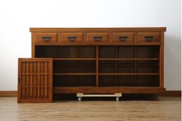 中古　美品　最高級　総欅(ケヤキ)材　無垢　四枚引き戸　上質な和の空間を演出する水屋箪笥サイドボード(食器棚、収納棚、戸棚、カップボード、サイドキャビネット)(R-081275)