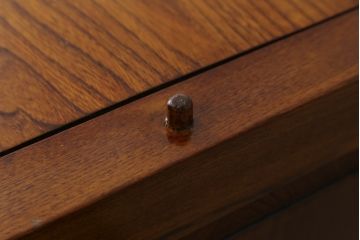 中古　美品　最高級　総欅(ケヤキ)材　無垢　四枚引き戸　上質な和の空間を演出する水屋箪笥サイドボード(食器棚、収納棚、戸棚、カップボード、サイドキャビネット)(R-081275)