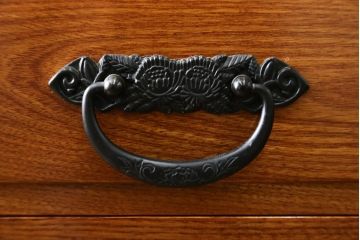 中古　美品　最高級　総欅(ケヤキ)材　無垢　四枚引き戸　上質な和の空間を演出する水屋箪笥サイドボード(食器棚、収納棚、戸棚、カップボード、サイドキャビネット)(R-081275)