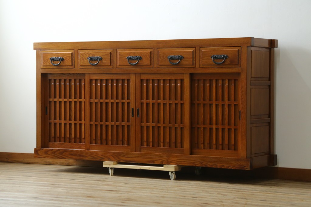 中古　美品　最高級　総欅(ケヤキ)材　無垢　四枚引き戸　水屋箪笥下段　上質な和の空間を演出するサイドボード　(R-081275)