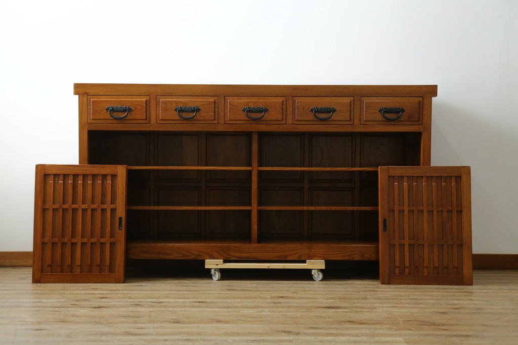 中古　美品　最高級　総欅(ケヤキ)材　無垢　四枚引き戸　水屋箪笥下段　上質な和の空間を演出するサイドボード　(R-081275)