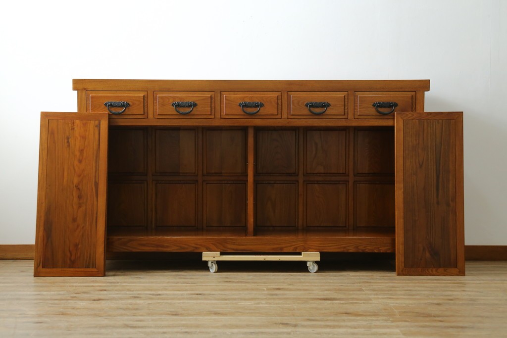 中古　美品　最高級　総欅(ケヤキ)材　無垢　四枚引き戸　水屋箪笥下段　上質な和の空間を演出するサイドボード　(R-081275)