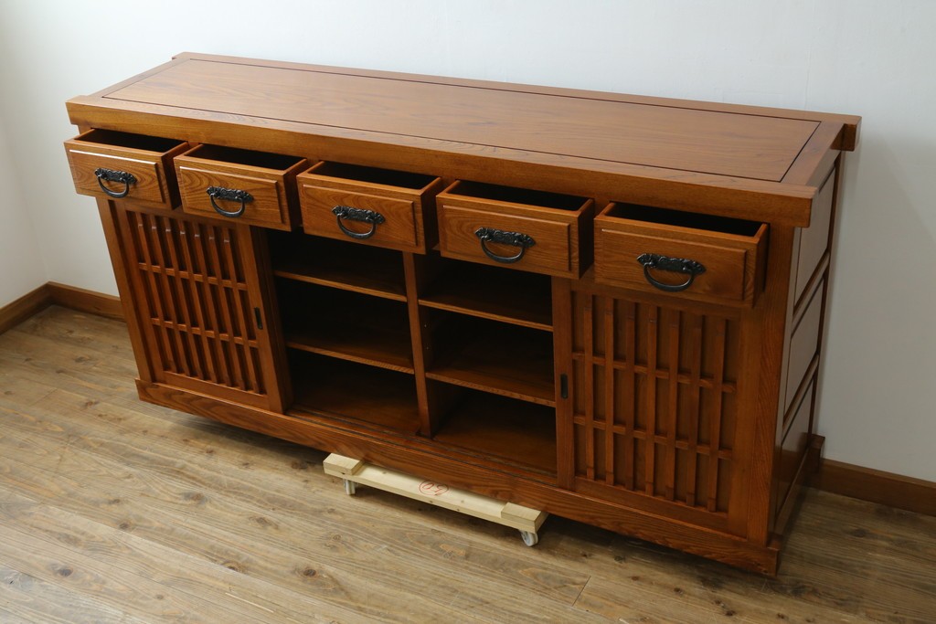 中古　美品　最高級　総欅(ケヤキ)材　無垢　四枚引き戸　水屋箪笥下段　上質な和の空間を演出するサイドボード　(R-081275)