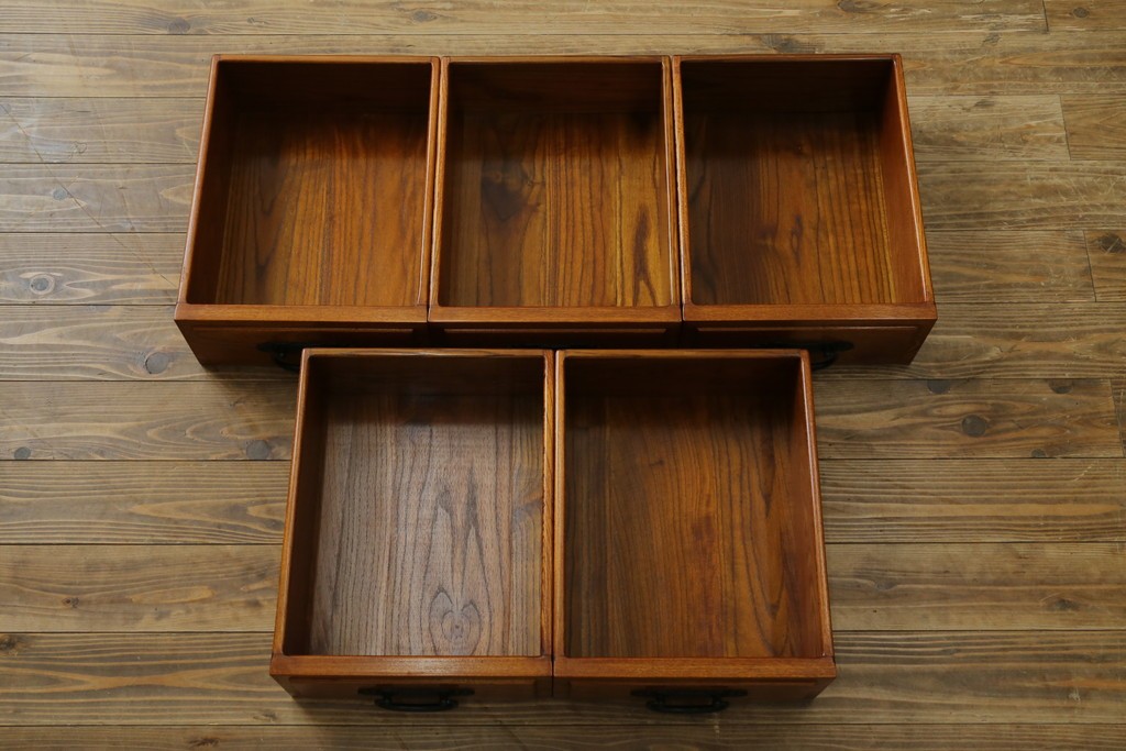 中古　美品　最高級　総欅(ケヤキ)材　無垢　四枚引き戸　水屋箪笥下段　上質な和の空間を演出するサイドボード　(R-081275)