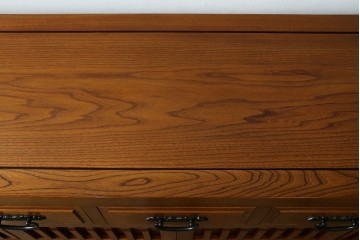 中古　美品　最高級　総欅(ケヤキ)材　無垢　四枚引き戸　水屋箪笥下段　上質な和の空間を演出するサイドボード　(R-081275)