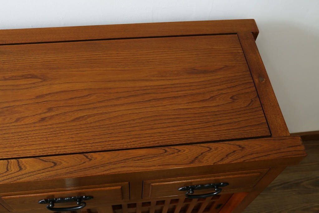 中古　美品　最高級　総欅(ケヤキ)材　無垢　四枚引き戸　水屋箪笥下段　上質な和の空間を演出するサイドボード　(R-081275)
