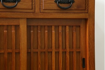 中古　美品　最高級　総欅(ケヤキ)材　無垢　四枚引き戸　水屋箪笥下段　上質な和の空間を演出するサイドボード　(R-081275)