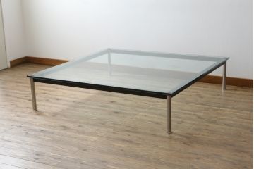 中古　Cassina(カッシーナ)　ル・コルビュジエ(Le Corbusier)　10 TABLE EN TUBE(ターブル アン テューブ)　LC10　スタイリッシュな佇まいが魅力的なガラスのローテーブル(リビングテーブル、センターテーブル、カクテルテーブル)(定価約87万円)(R-081276)