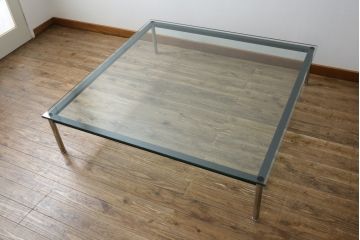 中古　Cassina(カッシーナ)　ル・コルビュジエ(Le Corbusier)　10 TABLE EN TUBE(ターブル アン テューブ)　LC10　スタイリッシュな佇まいが魅力的なガラスのローテーブル(リビングテーブル、センターテーブル、カクテルテーブル)(定価約87万円)(R-081276)