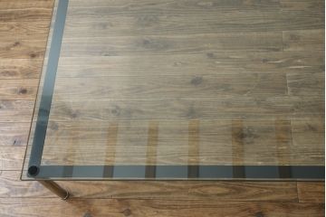 中古　Cassina(カッシーナ)　ル・コルビュジエ(Le Corbusier)　10 TABLE EN TUBE(ターブル アン テューブ)　LC10　スタイリッシュな佇まいが魅力的なガラスのローテーブル(リビングテーブル、センターテーブル、カクテルテーブル)(定価約87万円)(R-081276)