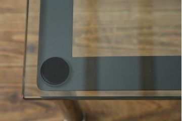 中古　Cassina(カッシーナ)　ル・コルビュジエ(Le Corbusier)　10 TABLE EN TUBE(ターブル アン テューブ)　LC10　スタイリッシュな佇まいが魅力的なガラスのローテーブル(リビングテーブル、センターテーブル、カクテルテーブル)(定価約87万円)(R-081276)