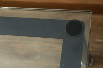 中古　Cassina(カッシーナ)　ル・コルビュジエ(Le Corbusier)　10 TABLE EN TUBE(ターブル アン テューブ)　LC10　スタイリッシュな佇まいが魅力的なガラスのローテーブル(リビングテーブル、センターテーブル、カクテルテーブル)(定価約87万円)(R-081276)