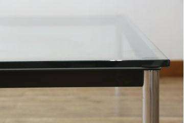 中古　Cassina(カッシーナ)　ル・コルビュジエ(Le Corbusier)　10 TABLE EN TUBE(ターブル アン テューブ)　LC10　スタイリッシュな佇まいが魅力的なガラスのローテーブル(リビングテーブル、センターテーブル、カクテルテーブル)(定価約87万円)(R-081276)