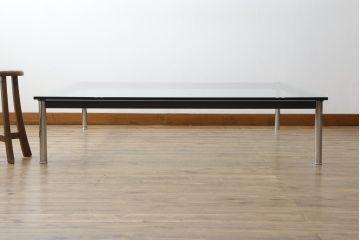 中古　Cassina(カッシーナ)　ル・コルビュジエ(Le Corbusier)　10 TABLE EN TUBE(ターブル アン テューブ)　LC10　スタイリッシュな佇まいが魅力的なガラスのローテーブル(リビングテーブル、センターテーブル、カクテルテーブル)(定価約87万円)(R-081276)