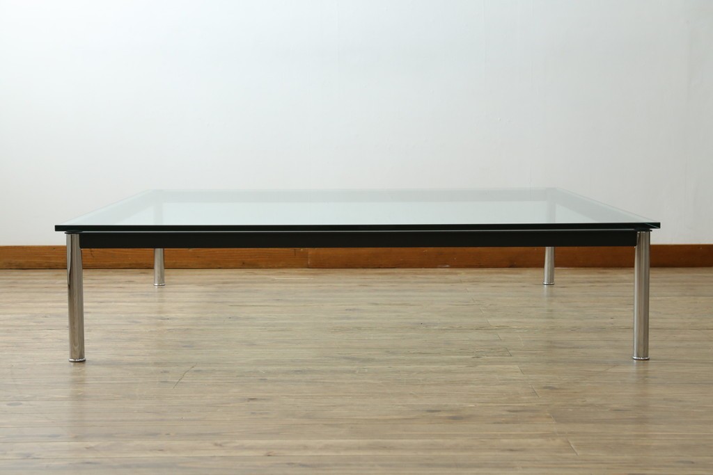 中古　Cassina(カッシーナ)　ル・コルビュジエ(Le Corbusier)　10 TABLE EN TUBE(ターブル アン テューブ)　LC10　スタイリッシュな佇まいが魅力的なガラスのローテーブル　定価約87万円　(R-081276)
