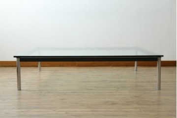 中古　Cassina(カッシーナ)　ル・コルビュジエ(Le Corbusier)　10 TABLE EN TUBE(ターブル アン テューブ)　LC10　スタイリッシュな佇まいが魅力的なガラスのローテーブル　定価約87万円　(R-081276)