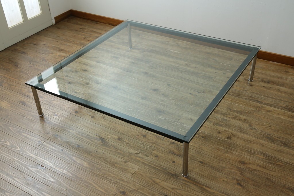 中古　Cassina(カッシーナ)　ル・コルビュジエ(Le Corbusier)　10 TABLE EN TUBE(ターブル アン テューブ)　LC10　スタイリッシュな佇まいが魅力的なガラスのローテーブル　定価約87万円　(R-081276)