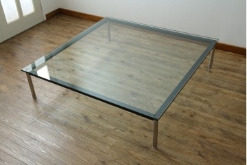 中古　Cassina(カッシーナ)　ル・コルビュジエ(Le Corbusier)　10 TABLE EN TUBE(ターブル アン テューブ)　LC10　スタイリッシュな佇まいが魅力的なガラスのローテーブル　定価約87万円　(R-081276)