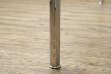 中古　Cassina(カッシーナ)　ル・コルビュジエ(Le Corbusier)　10 TABLE EN TUBE(ターブル アン テューブ)　LC10　スタイリッシュな佇まいが魅力的なガラスのローテーブル　定価約87万円　(R-081276)