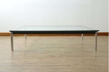 中古　Cassina(カッシーナ)　ル・コルビュジエ(Le Corbusier)　10 TABLE EN TUBE(ターブル アン テューブ)　LC10　スタイリッシュな佇まいが魅力的なガラスのローテーブル　定価約87万円　(R-081276)