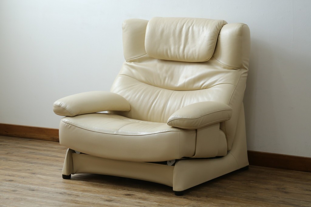 中古　美品!!　カリモク家具(karimoku)　ZU42モデル　贅沢なくつろぎのひとときにおすすめの肘掛椅子ロング　定価約23万円　(R-081277)