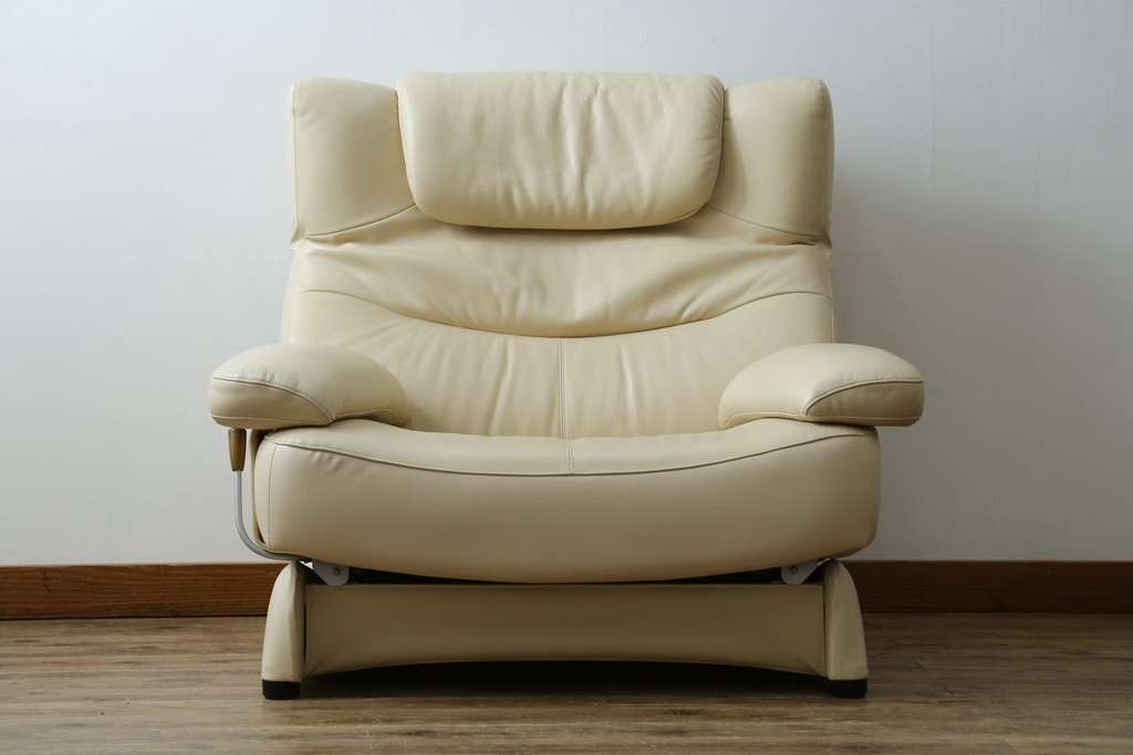 中古　美品!!　カリモク家具(karimoku)　ZU42モデル　贅沢なくつろぎのひとときにおすすめの肘掛椅子ロング　定価約23万円　(R-081277)