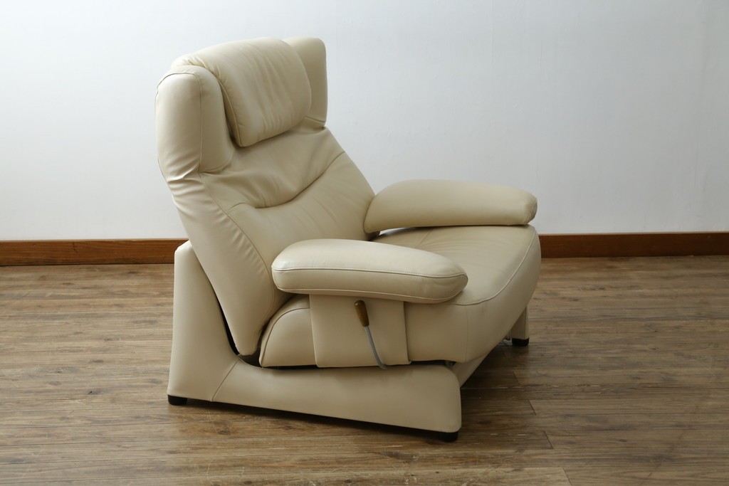 中古　美品!!　カリモク家具(karimoku)　ZU42モデル　贅沢なくつろぎのひとときにおすすめの肘掛椅子ロング　定価約23万円　(R-081277)