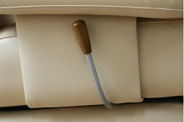 中古　美品!!　カリモク家具(karimoku)　ZU42モデル　贅沢なくつろぎのひとときにおすすめの肘掛椅子ロング　定価約23万円　(R-081277)