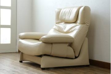 中古　美品!!　カリモク家具(karimoku)　ZU42モデル　贅沢なくつろぎのひとときにおすすめの肘掛椅子ロング　定価約23万円　(R-081277)