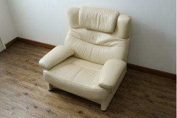 中古　美品!!　カリモク家具(karimoku)　ZU42モデル　贅沢なくつろぎのひとときにおすすめの肘掛椅子ロング　定価約23万円　(R-081277)