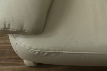 中古　美品!!　カリモク家具(karimoku)　ZU42モデル　贅沢なくつろぎのひとときにおすすめの肘掛椅子ロング　定価約23万円　(R-081277)