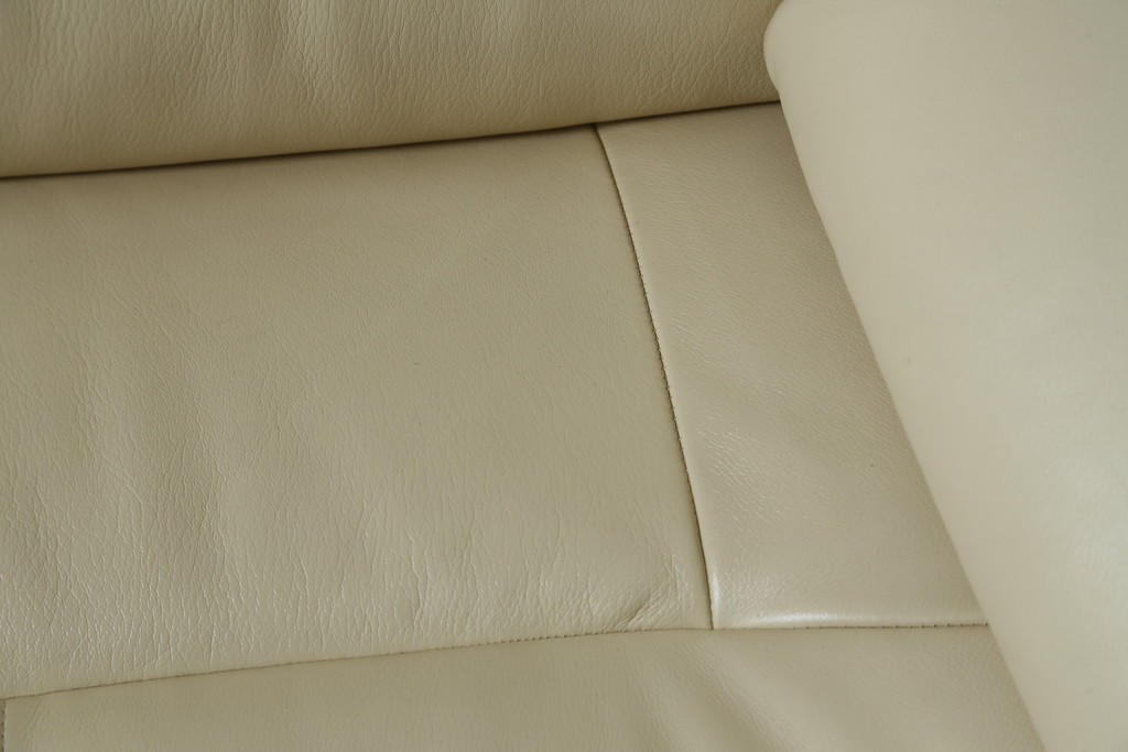 中古　美品!!　カリモク家具(karimoku)　ZU42モデル　贅沢なくつろぎのひとときにおすすめの肘掛椅子ロング　定価約23万円　(R-081277)