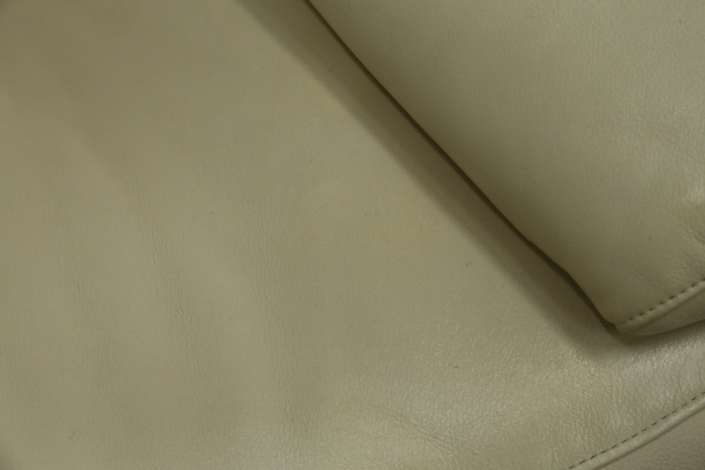 中古　美品!!　カリモク家具(karimoku)　ZU42モデル　贅沢なくつろぎのひとときにおすすめの肘掛椅子ロング　定価約23万円　(R-081277)