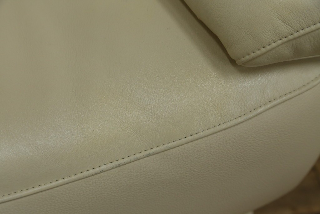 中古　美品!!　カリモク家具(karimoku)　ZU42モデル　贅沢なくつろぎのひとときにおすすめの肘掛椅子ロング　定価約23万円　(R-081277)