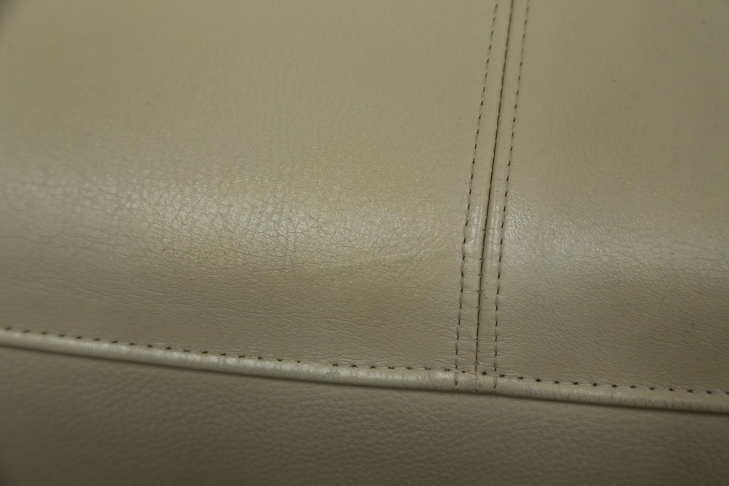 中古　美品!!　カリモク家具(karimoku)　ZU42モデル　贅沢なくつろぎのひとときにおすすめの肘掛椅子ロング　定価約23万円　(R-081277)